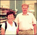 Aino ja Pauli Heiskasen ostoskoriin oli aamuvarhaisella lytnyt tiens valikoima mausteita.