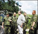 Viro osallistuu voimiensa mukaan rauhanturvaamiseen Bosniassa ja Kosovossa, miehet koulutetaan Nato- maassa Tanskassa. Viron puolstusministeri Jri Luik on tullut tervehtimn SFOR- joukoissa palvelevia virolaisia Bosniaan.