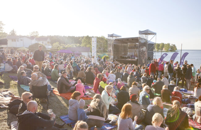 Summer folk | The Baltic Guide OnlineThe Baltic Guide Online