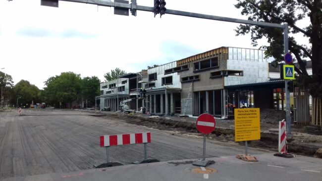 Pärnun keskusta myllerryksessä – katutyöt haittaavat liikennettä