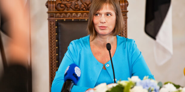 Viron presidentti Kaljulaid lähes yhtä suosittu kuin Niinistö