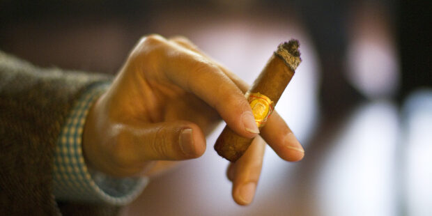 Virolaiset tupakoivat yhä vähemmän – miesten tupakointi on vähentynyt merkittävästi