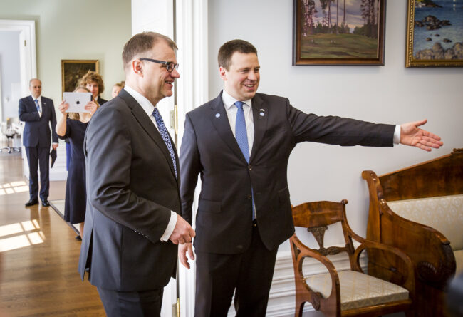 Suomen ja Viron hallitusten juhlakokouspäivä alkoi – katso kuvat Sipilän ja Rataksen tapaamisesta