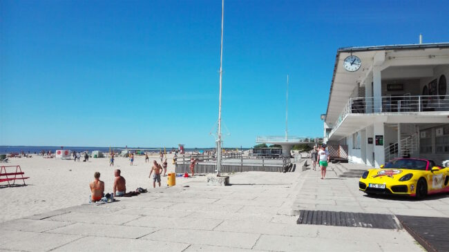 Rantakausi alkoi virallisesti Virossa – katso kuvat Pärnun rannalta