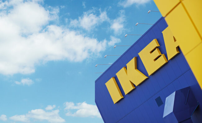Latvian ensimmäinen Ikea avattiin – Viron ensimmäistä Ikea-myymälää vielä odotellaan