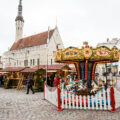Katso uunituoreet kuvat Tallinnan joulutorin avajaispäivältä – glögimukin hinta on 3–4 euroa