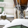 Varo Virossa katolta tippuvaa lunta ja jääpuikkoja