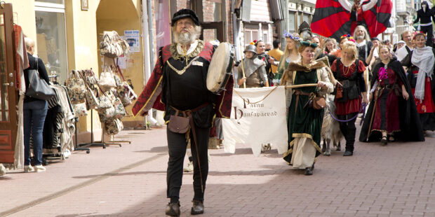 Pärnun Hansapäivät tuovat kaupunkiin keskiaikaista markkinahumua