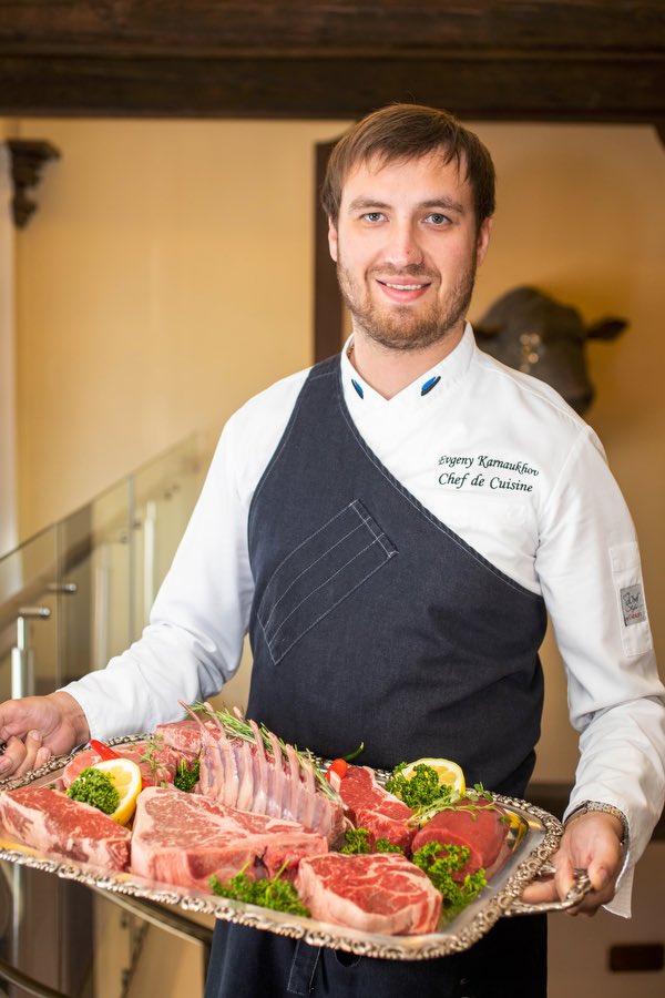 Популярный таллиннский стейк-хаус Goodwin отмечает 10-летие и дополняет меню говядиной вагю и стейком для веганов