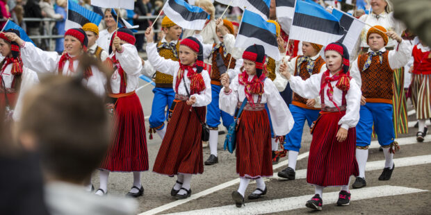 Tänään vietetään Viron lipun päivää – sinimustavalkoinen täyttää 135 vuotta