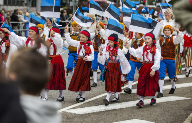 Tänään vietetään Viron lipun päivää – sinimustavalkoinen täyttää 135 vuotta