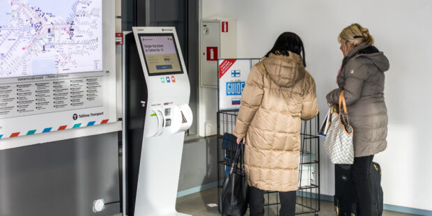 Tallinnan julkisen liikenteen matkalipun voi nyt ostaa satamassa – lippuautomaatit tulivat A- ja D-terminaaleihin