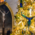 Tallinnan Nigulisten museon kuusi hohtaa ylväänä – katso kuvagalleria upeasta joulupuusta