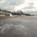 Myrsky myllersi Virossa – katso kuvat Pärnun rannalta