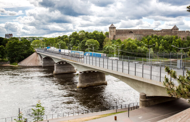Viro aloitti rajanylityspaikoilla tiedonkeruun matkustajilta – katso, mikä lomake rajalla tulee täyttää