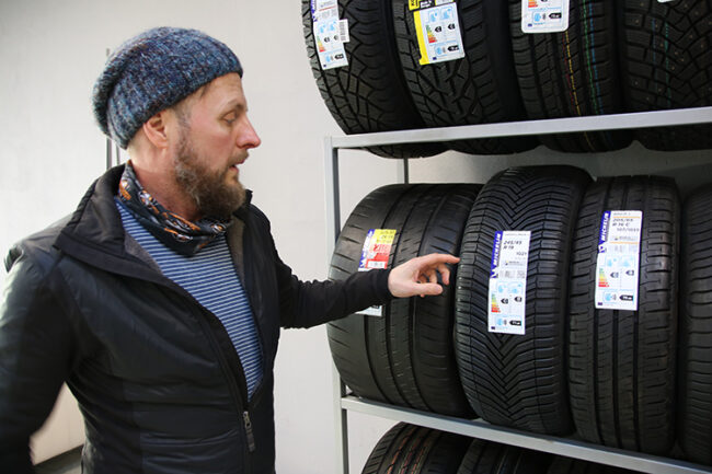 Savirehvid myy Michelinin ja saman tuoteperheen renkaita, myös budget-luokan renkaita, Olavi Talu kertoo. ”Esimerkiksi Michelinin CrossClimate on yksi suosituimmista malleista.”