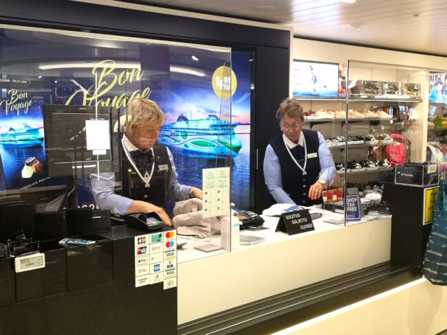 Matkustajaliikenne Viron ja Suomen välillä alkoi – turvallisuus huomioitu laivoissa ja satamissa, katso kuvat Tallinkilta!