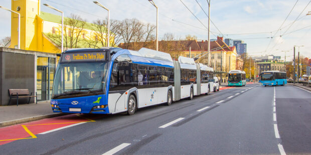 Tallinnaan tulee uusia 200-paikkaisia sähköisiä johdinbusseja