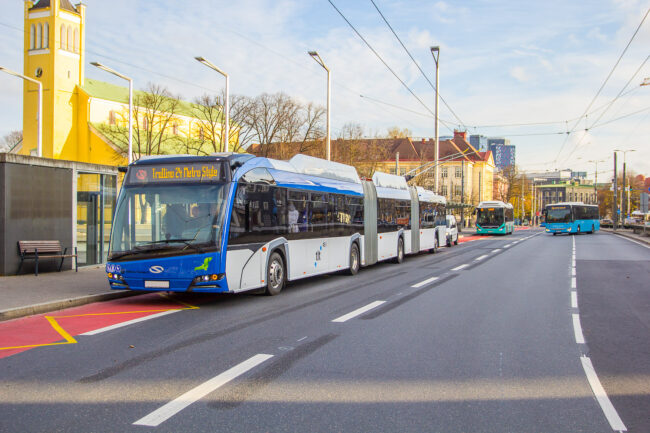 Tallinnaan tulee uusia 200-paikkaisia sähköisiä johdinbusseja