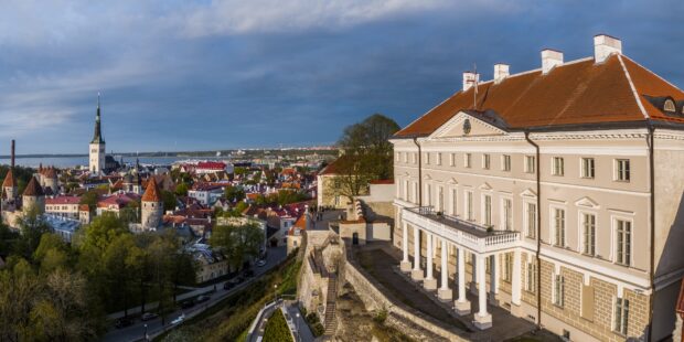 Viro poistaa neuvostoaikaiset sotamuistomerkit Narvasta
