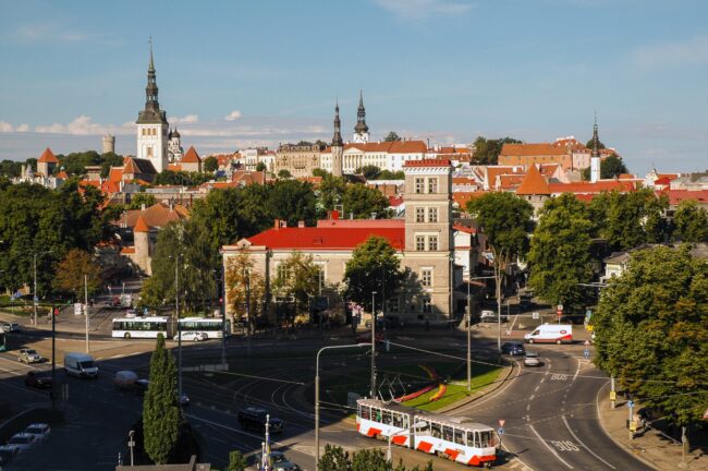 Katso livenä Tallinnan elämää ja liikennettä – Viru-hotellin katolla oleva web-kamera välittää suoraa reaaliaikaista kuvaa Vanhastakaupungista ympäri vuorokauden