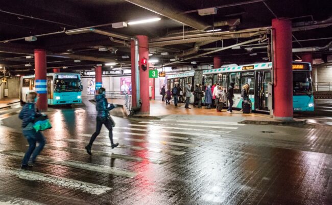 Yöbussiliikenne voi alkaa Tallinnassa jo ensi vuonna