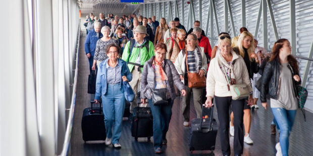 Ulkomaalaisten matkailijoiden määrä kasvoi heinäkuussa – yli puolet turisteista tuli Suomesta