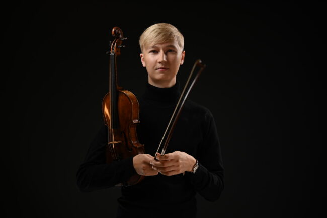 The young and award-winning violinist Hans Christian Aavik will perform in Estonia this week