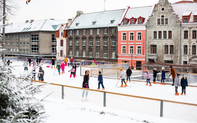 Luistelemaan koko perheen voimin