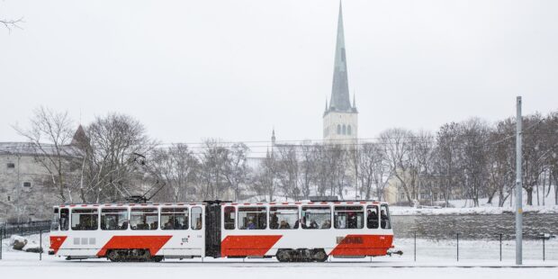 Tallinnan joukkoliikenne noudattaa joulun pyhinä sunnuntain aikataulua