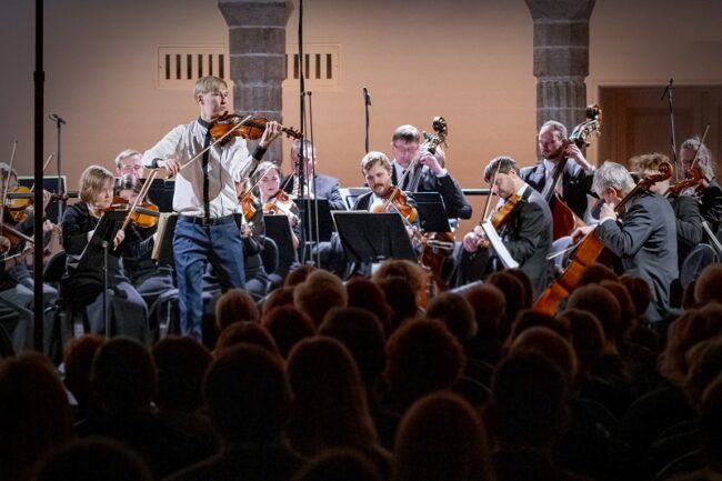 Hans Christian Aavik esittää kaikki Mozartin viulukonsertot