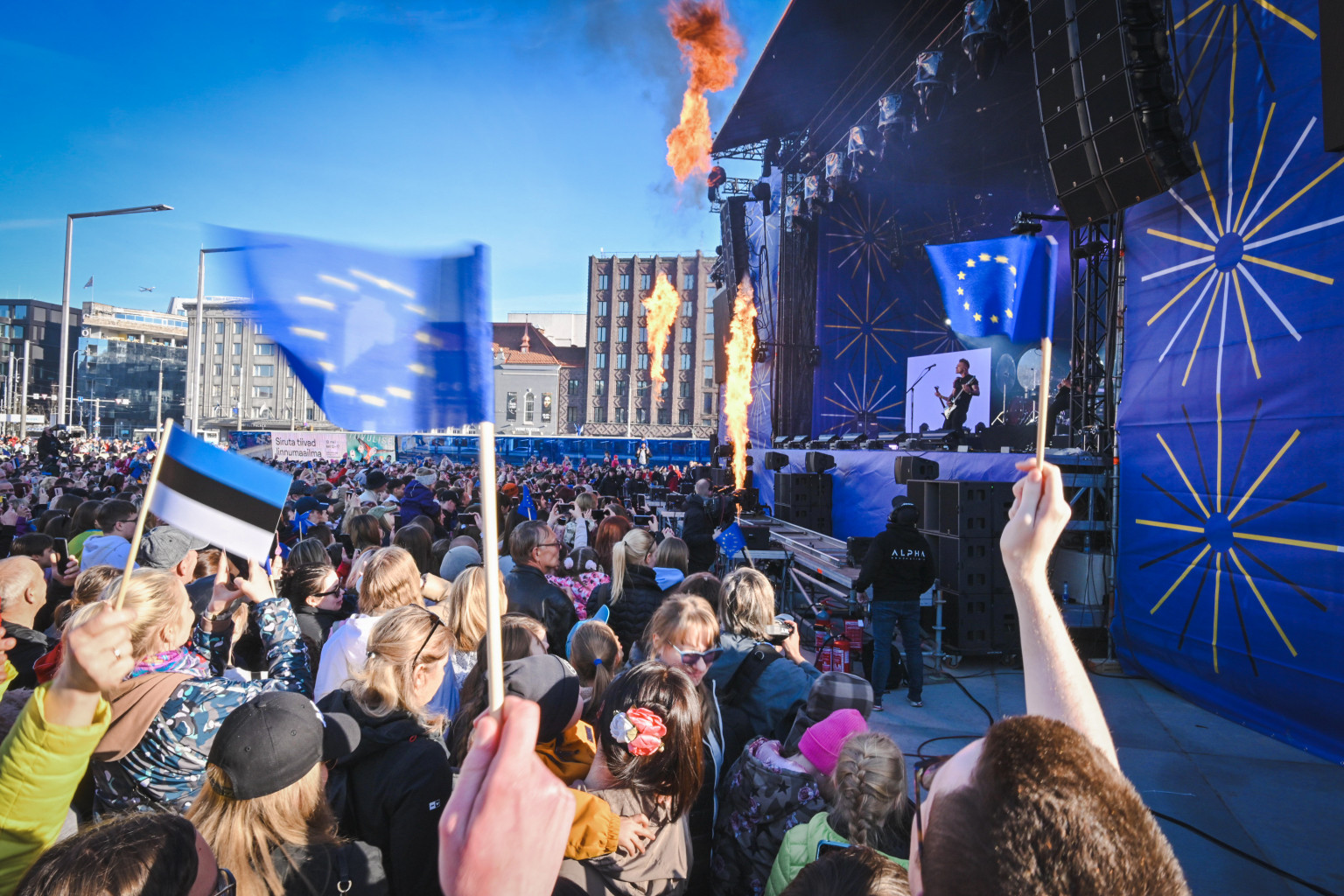Tommy Cash, nublu ja Bedwetters esiintyvät Eurooppa-päivänä Tallinnan Vapaudenaukiolla 