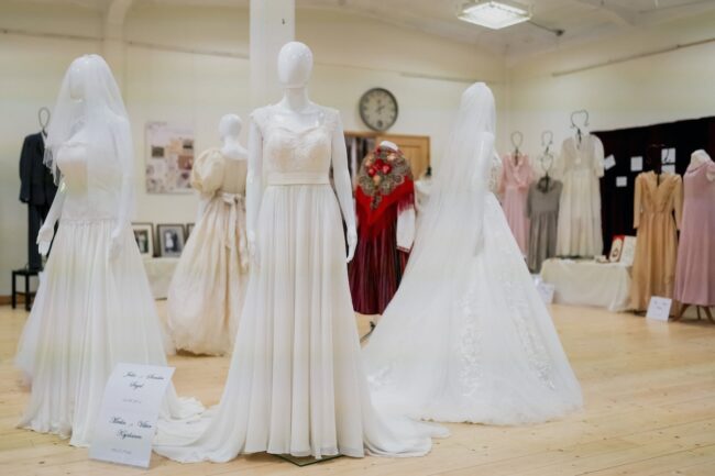 An exhibition about wedding fashion has opened in Pärnumaa