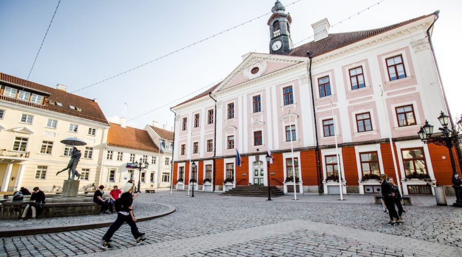 Foreign tourists continue to find their way back to Tallinn
