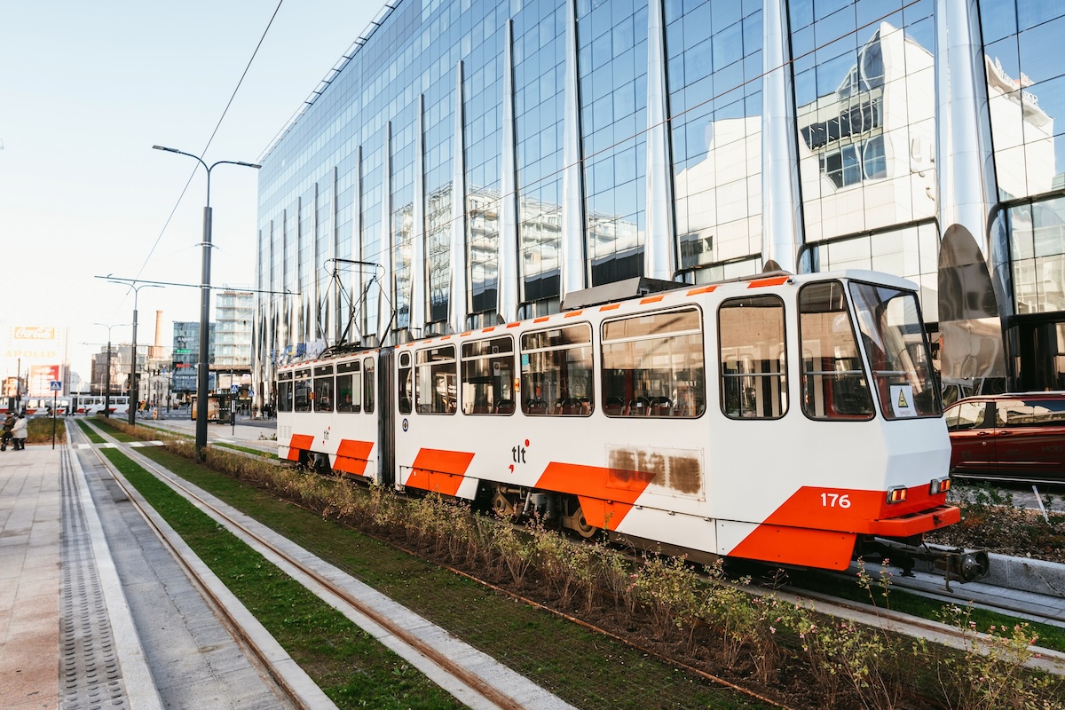 Tallinnan uusi raitiovaunulinja satamasta keskustaan alkaa vihdoin liikennöidä 