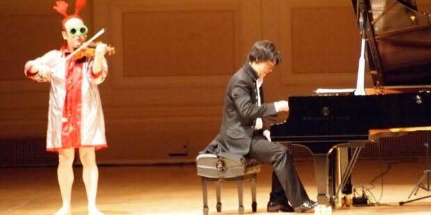 IGUDESMAN & JOO: Holiday concert like no other