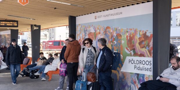 Estonian Art Classics on Display at Tallinn’s Bus Station Platforms