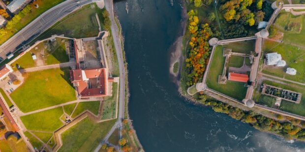Idän ja lännen portilla