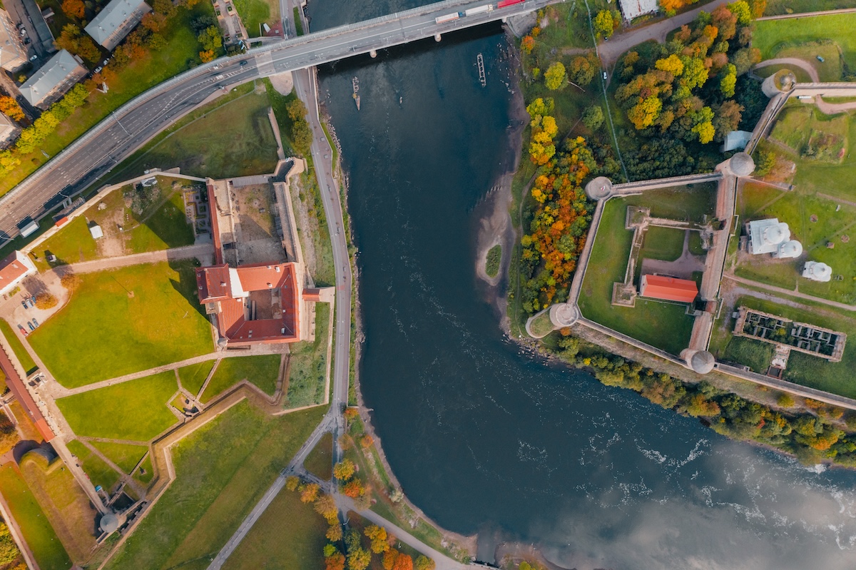 Idän ja lännen portilla