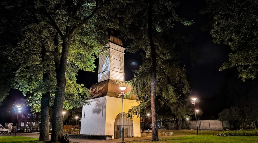 Tunnelmallinen kynttilätapahtuma Kalamajassa