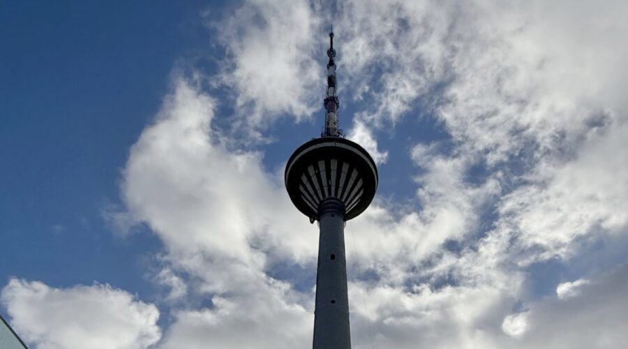 Kiipeä 870 porrasta Tallinnan Televisiotornissa