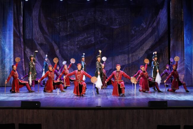 Georgialainen tanssiryhmä kiertueella Virossa