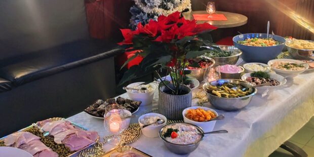 Tartu mikkiin ja laula kauneimmat joululaulut Tähtikaraokessa