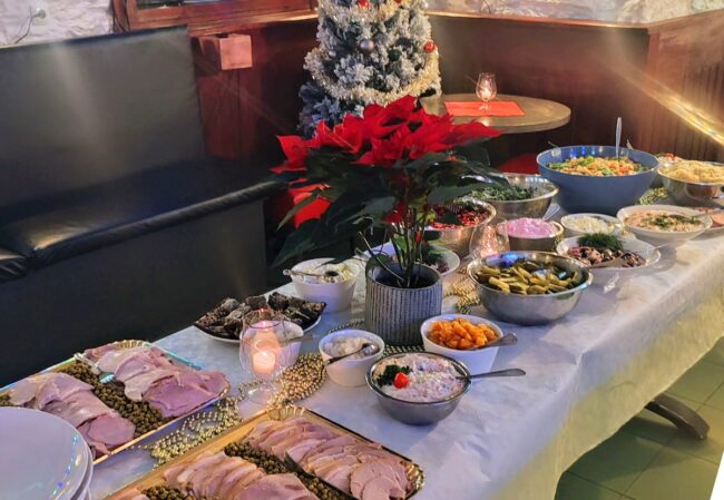 Tartu mikkiin ja laula kauneimmat joululaulut Tähtikaraokessa