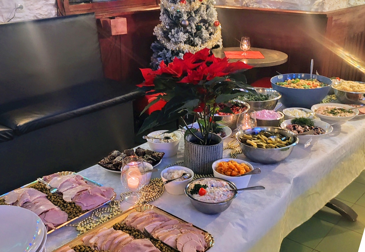 Tartu mikkiin ja laula kauneimmat joululaulut Tähtikaraokessa