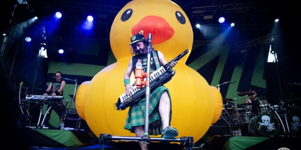 Alestorm + Lutharo in Concert