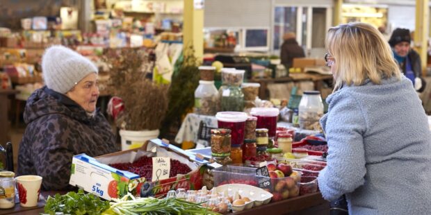 Ruoat joulun juhlapöytään Tallinnan keskustorilta