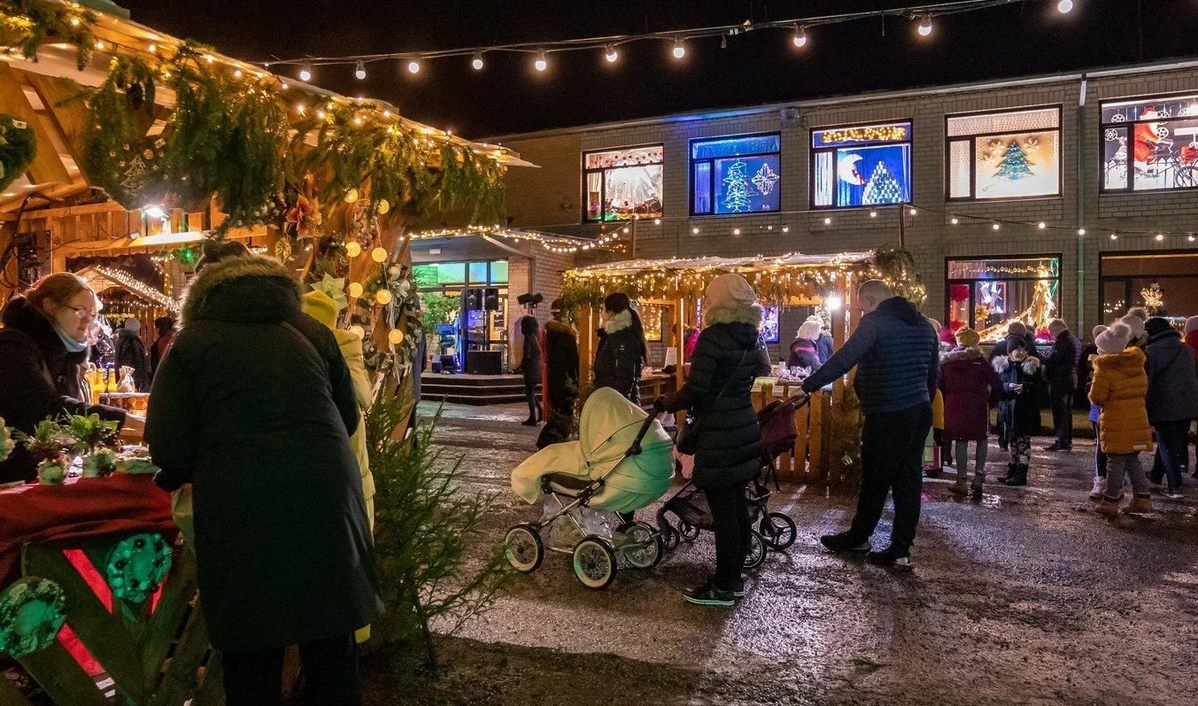 Christmas Window Display Phenomenon