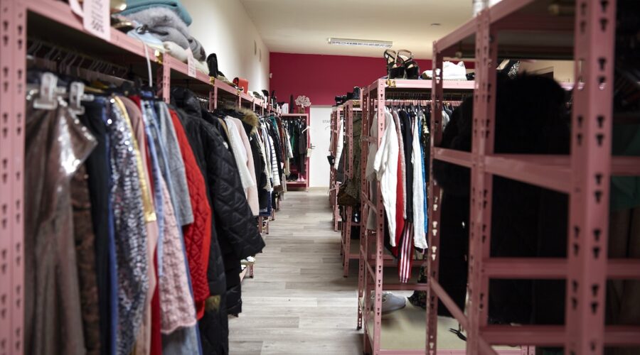 Kaksi yrittäjänaista, kaksi second hand -kauppaa