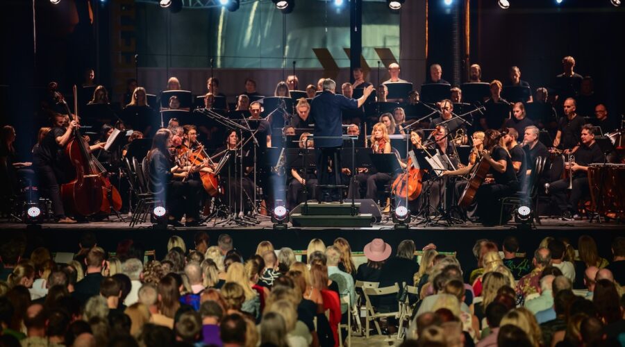 Sinfoniaorkesteri rantahiekalla